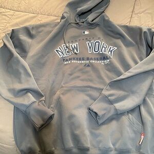 Majestic New York Yankees Gray Pullover Hoodie